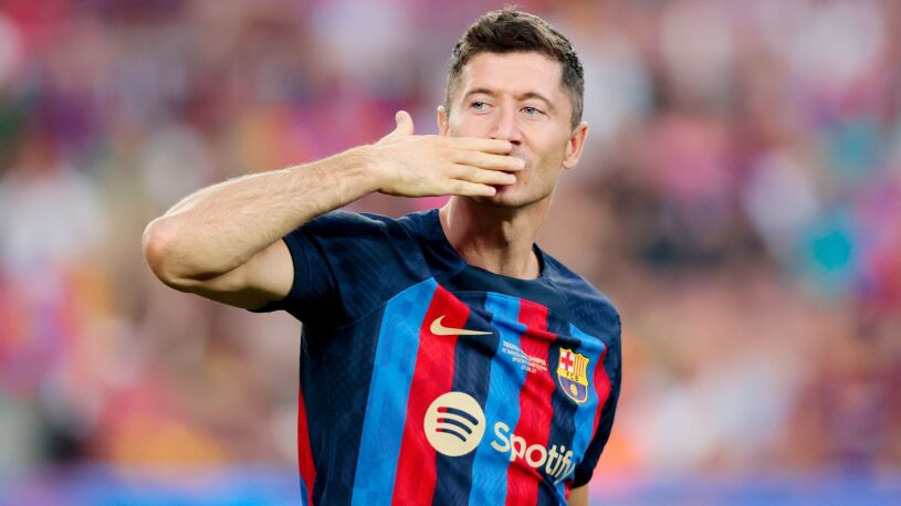 Robert Lewandowski szalał na Camp Nou.
Barcelona wywalczyła pierwsze trofeum