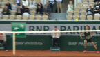 Ptak przerwał akcję w meczu Zverev – Nakashima w 3. rundzie Roland Garros