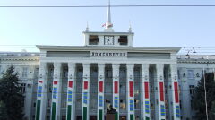 Siedziba Rady Miasta (&quot;Dom Rad&quot;)i popiersie Lenina