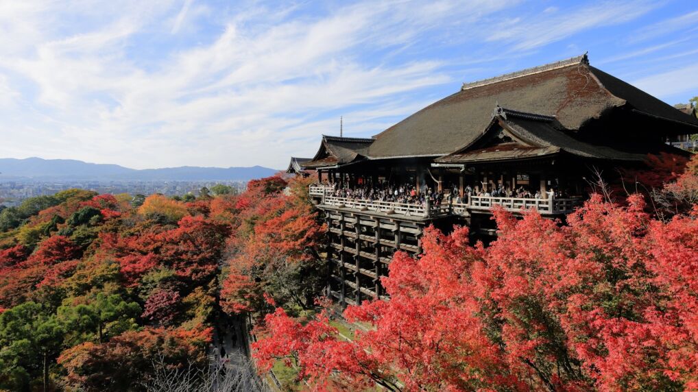 Świątynia Kiyomizu-dera w Kioto jesienią