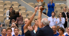 Garcia i Mladenovic odebrały puchar za triumf w turnieju gry podwójnej kobiet w Roland Garros