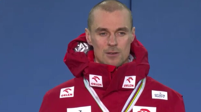 Planica World Championships 2023: Piotr Żyła listens to Mazurek Dąbrowski after winning gold on the normal hill – ski jump