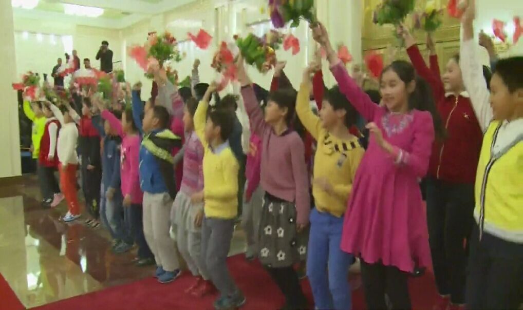 Chińskie dzieci witały Andrzeja Dudę. Myślały, że czekają na prezydenta Holandii