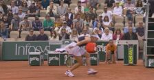 Zabawne zagranie w Roland Garros. Teichmann przebiła piłkę przez siatkę głową