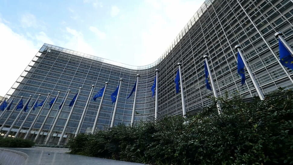 "Komisja Europejska już widzi, że sama siebie kompromituje przewlekaniem"