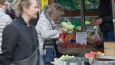Polacy kupują coraz mniej, co hamuje inflację