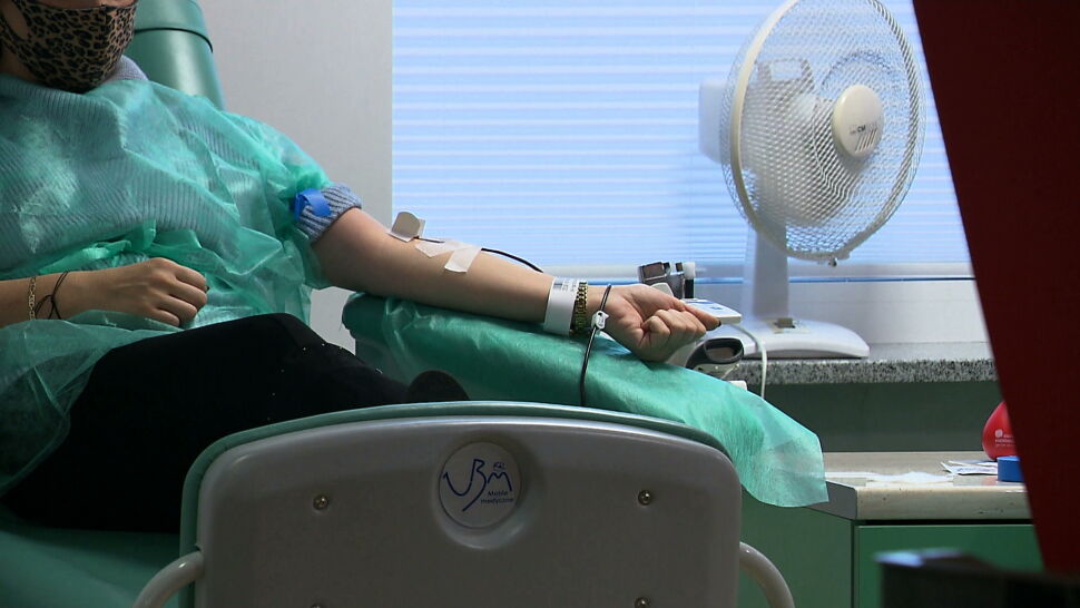 Stacje krwiodawstwa apelują o oddawanie krwi. Wielu stałych dawców jest w kwarantannie